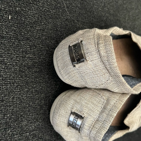 Toms 9.5 Nordstrom original in soft light gold with metal back label - Picture 2 of 4